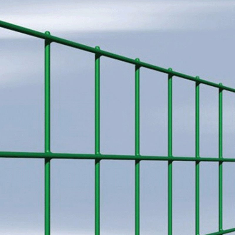 Rete elettrosaldata per recinzioni animali zincata e plastificata verde  muschio con maglia 76x51 mm Rotolo 25 mt (filo 2,7mm) - 152cm
